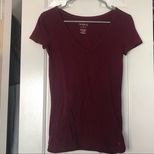 American Eagle Favorite T. Maroon. Small.
